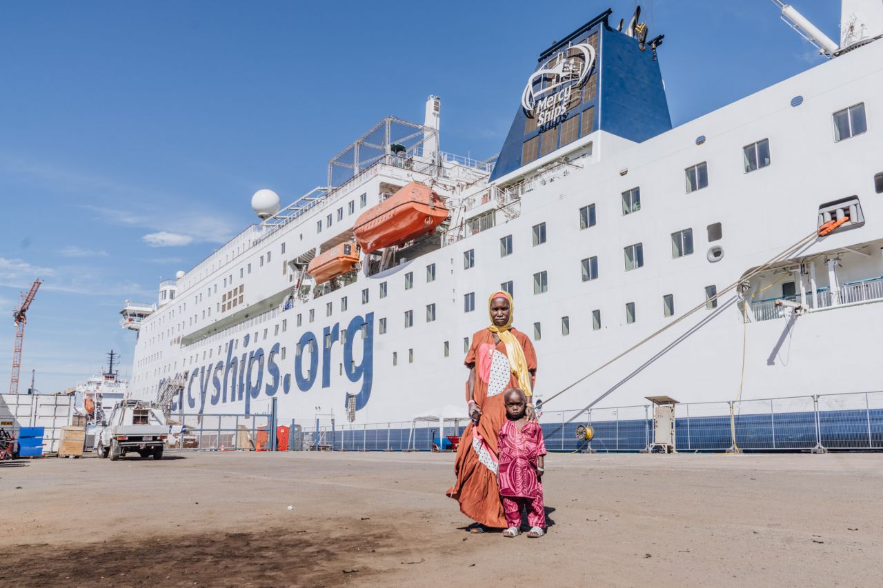 le-global-mercy-second-navire-h-pital-de-la-flotte-de-mercy-ships-a-r-alis-sa-premi-re